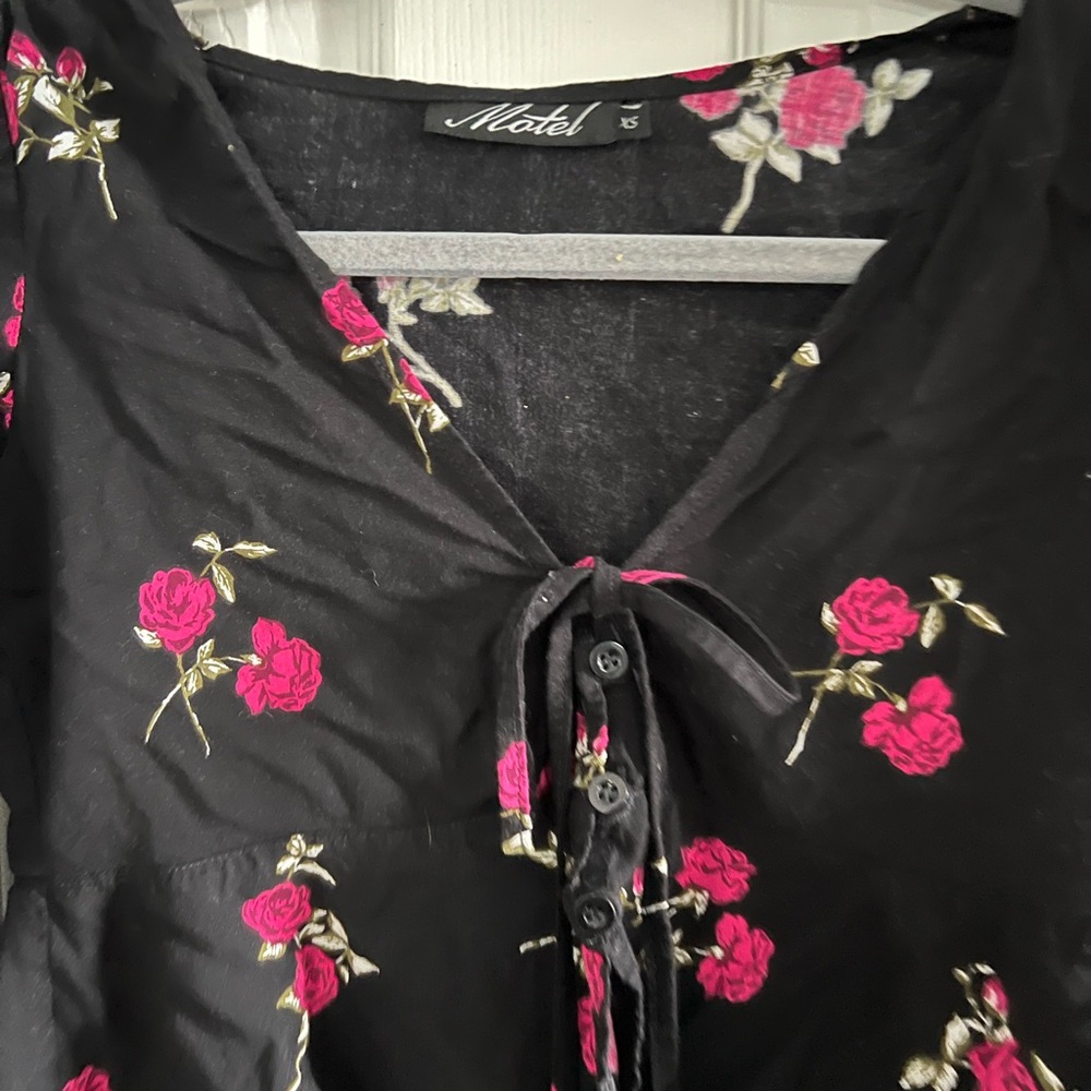 Motel Rocks Floral Top - Picture 2 of 3